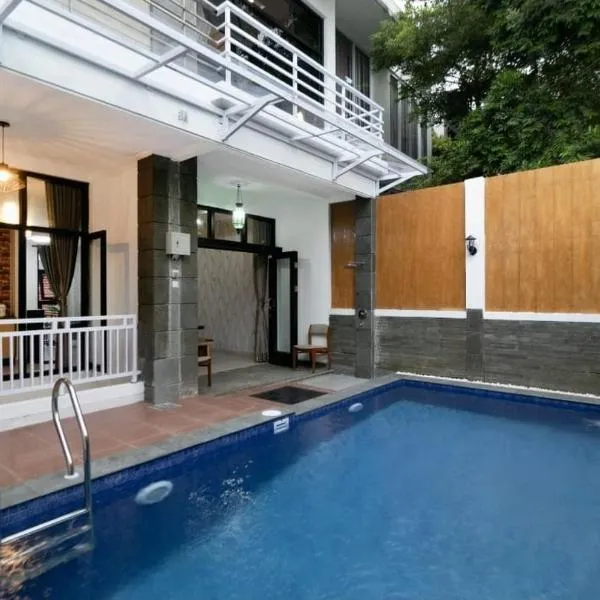 Vila Keluarga Syariah Mawar 82, Dago Resort 4BR dengan Privat Pool BBQ dan Rooftop, hotel v destinaci Bandung