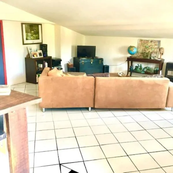 le dépot Appartement du canal 80m2 à champvert, hotel a Champvert