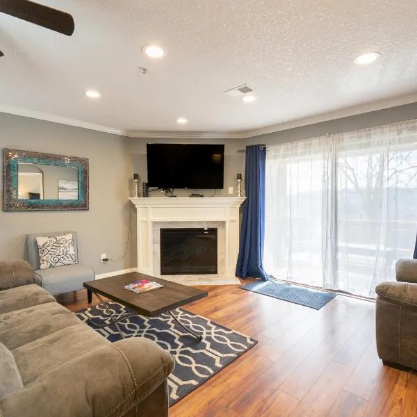 2BR Updated Condo - Close to the Strip - Stairs Required - 2 Pools - FREE TICKETS INCLUDED - FHE-3, готель у місті Бренсон