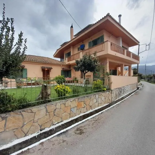 The Lake House -Trichonida Lake, hotel in Yéfira Baniá