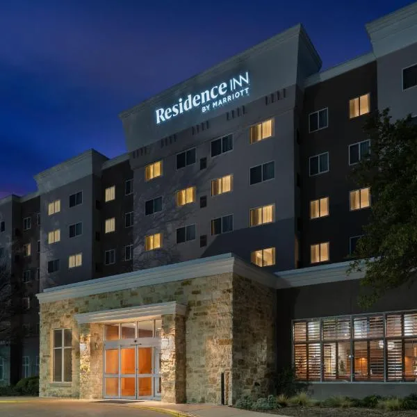 Residence Inn by Marriott San Antonio Six Flags at The RIM – hotel w mieście San Antonio