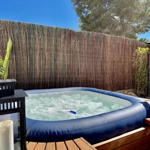 Apartamento con patio y Jacuzzi privado, hotel v destinaci Calafat