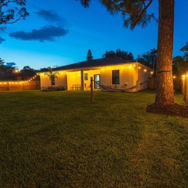 2023 Built! FineArt, Putt-Putt, Hammock, Backyard, Pet and Kid friendly, hotel v destinaci Jupiter