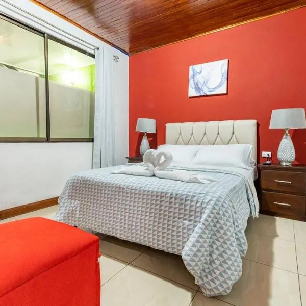 Private bedroom 10 minutes from the SJO airport, hotel v destinaci Alajuela