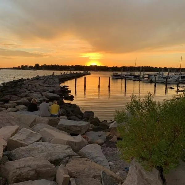 Borough Beach Apartment, hotel di Stonington