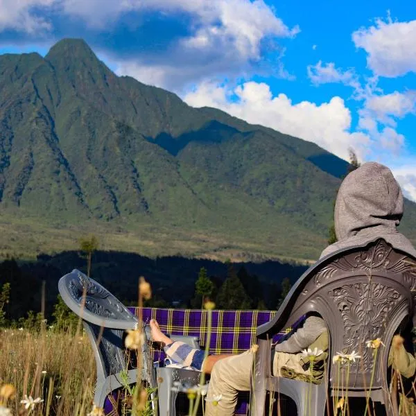 Under Volcanoes View Guest House, hotel v destinácii Nyarugina