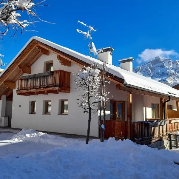 Raisc - La tua casa in Val Badia，拉維拉的飯店