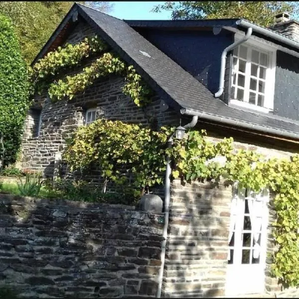 Cottage perché dans les montagnes du Mont-Saint-Michel – hotel w mieście Beauficel