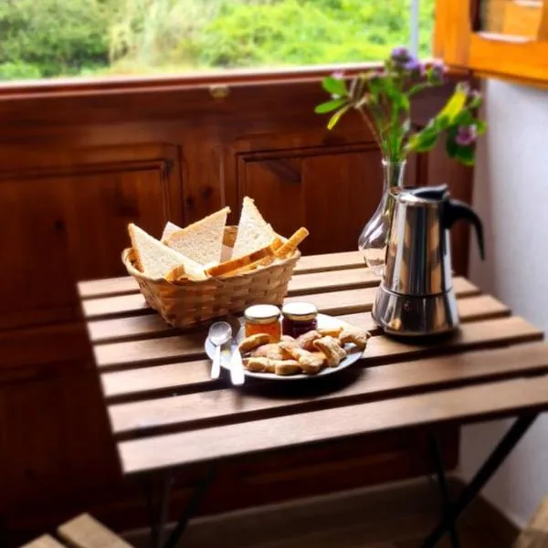 Casa Rural Antigua Escuela II, hotel in Hermigua