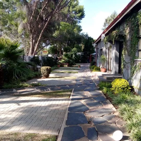 RZ. GUESTHOUSE MAFIKENG, hotel in Rooigrond