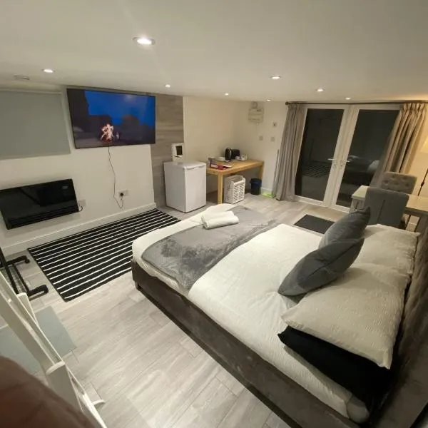 Modern Guest house with private entrance, hotel in Manchester