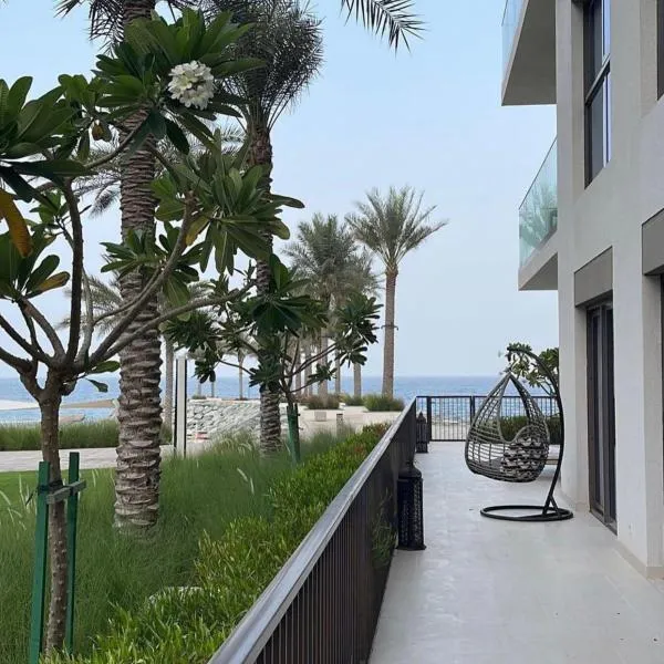 Address beach resort fujairah, hotel v destinaci Ḩaqīl