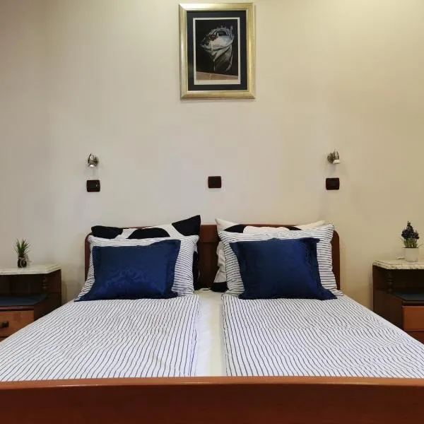 Apartment Luci near Bacvice beach, hotel in Split