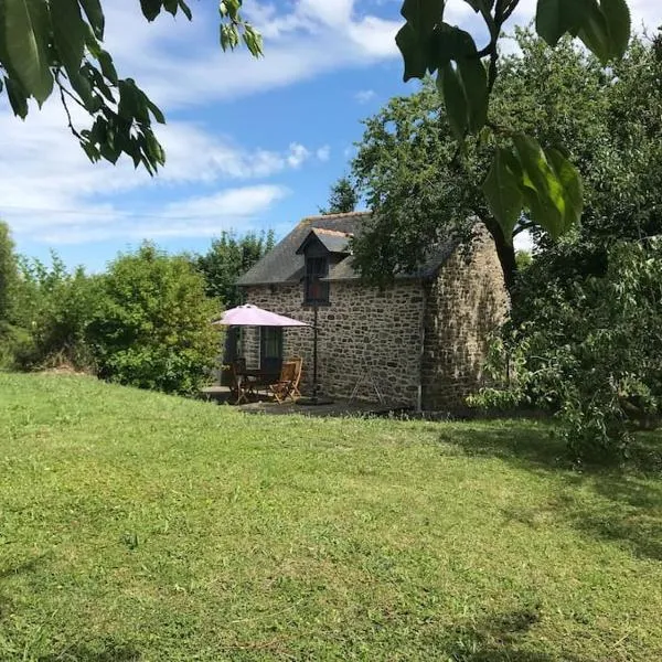 Maisonnette au pied du Mont Dol, hotel v destinaci Mont-Dol