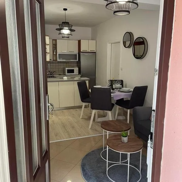 Apartments Lovro, hotel u gradu Lovran