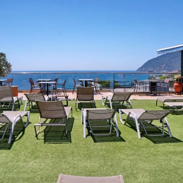 HOTEL VICKY II, hótel í Plomari