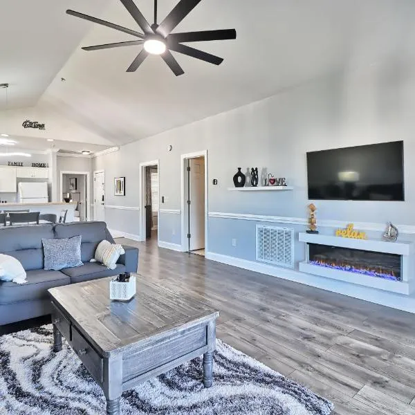 Pet-Friendly - Luxe 3BR Golf Villa - 5 Mins to Beach - Sleeps 8, hotel en Myrtle Beach