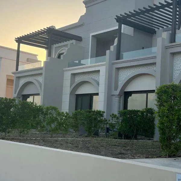 Cozy new townhouse for 6 people!، فندق في Indāf