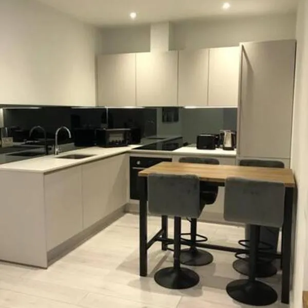 Central Camberley Apartment - Parking - Garden, hotel v destinaci Camberley