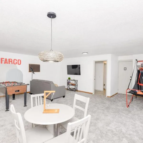 NEW Remodeled Townhome Close to Downtown, ξενοδοχείο σε Fargo