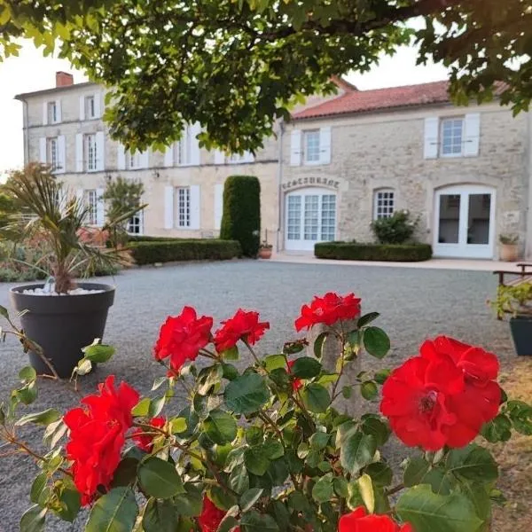 Logis Domaine du Prieuré – hotel w mieście Tonnay-Boutonne
