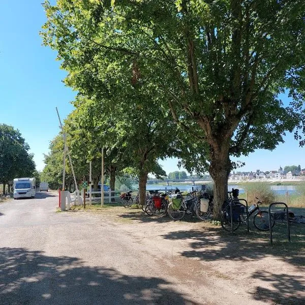 Camping La Maltournée, hotel in Germigny-des-Prés