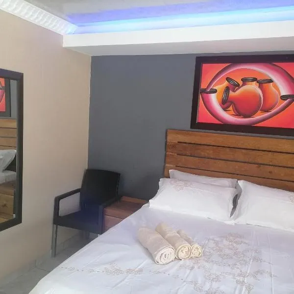 JM Gardens Guest House، فندق في Ga-Mothiba