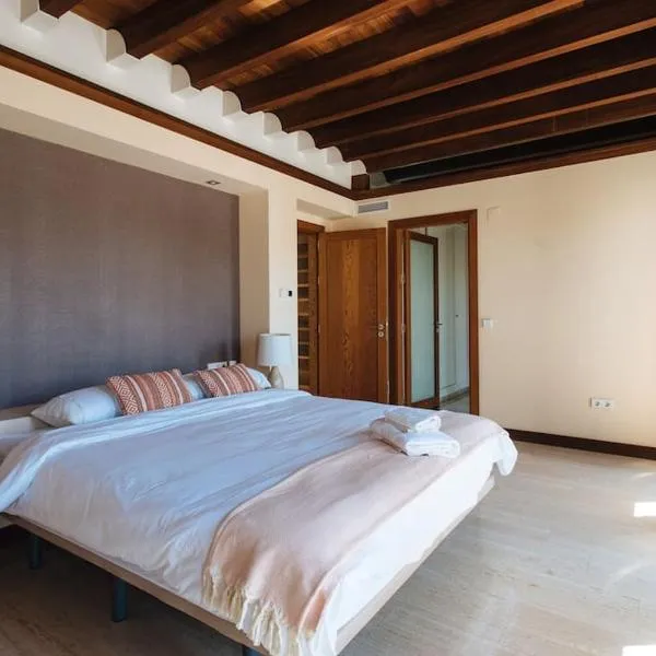 Rabadan Brand New Amazing House with Terrace Parking、セビリアのホテル