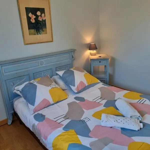 Chambre Miro - Closeries du Golfe, hotel in Theix