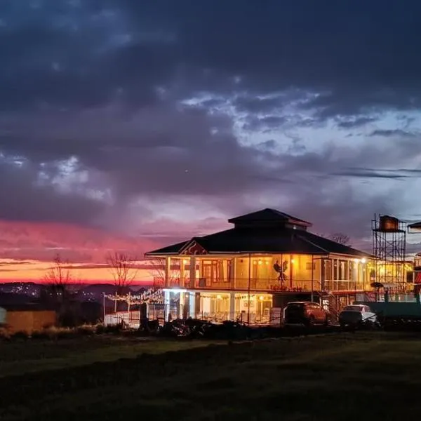 Bir Nest Hostel, hotel sa Bīr