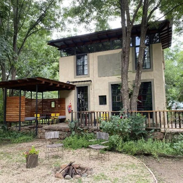 Porcupine House, hotel in Magaliesburg