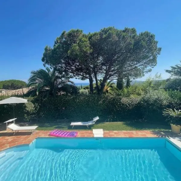 Charming Provencal Mas with amazing sea view and pool, hotel v Saint Tropez