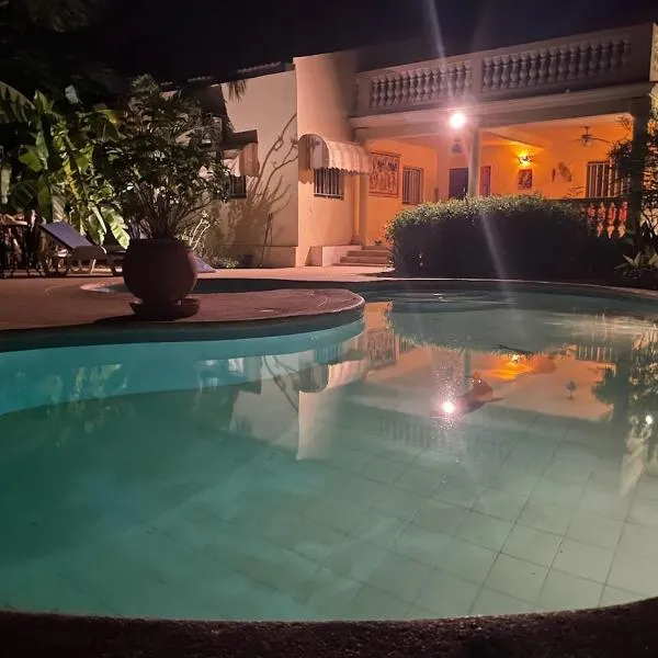 VILLA SOMONE avec PISCINE PRIVÉE, hotel Somonéban