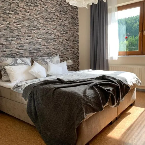 Hof Görrespesch-Ferien im Herzen der Schneifel, hotel en Schlausenbach