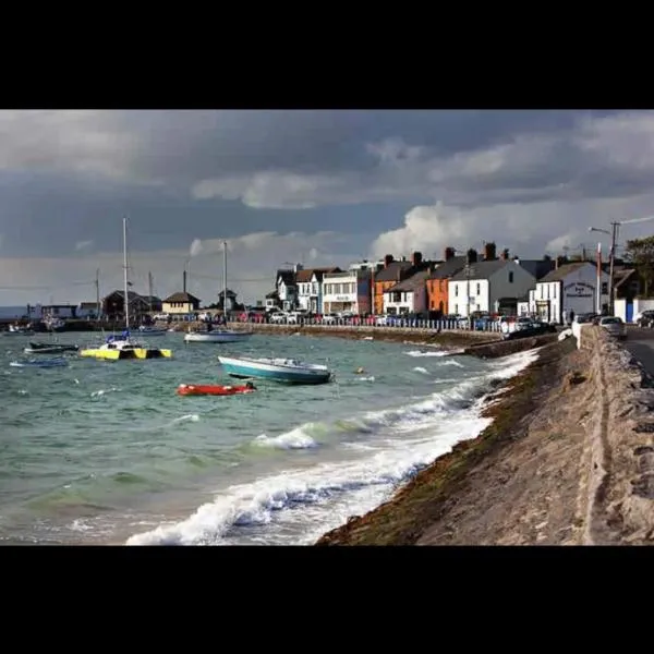 The Captains Wheel, hótel í Skerries