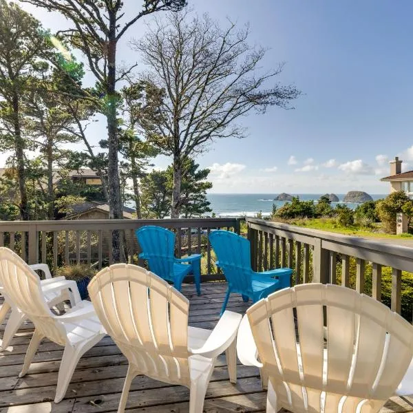 Coastal Tillamook Vacation Rental Ocean Views!, hotel in Tillamook