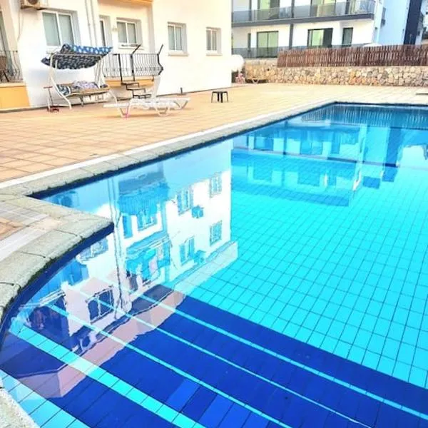 Gems's Apartment - Luxury 3 bedroom penthouse with Pool, hotel in Karavas