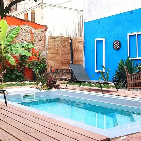 Charmante petite villa avec piscine, ξενοδοχείο σε Claira