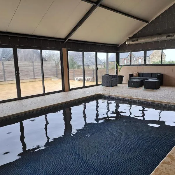 La Chaumière avec piscine privée, à 5 minutes du Mont St-Michel, hotell i Huisnes-sur-Mer