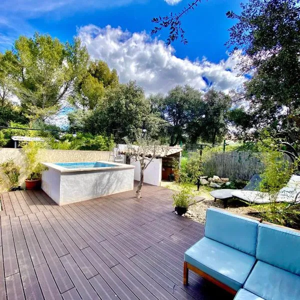 loft des cigales wifii, hotel en Uchaud
