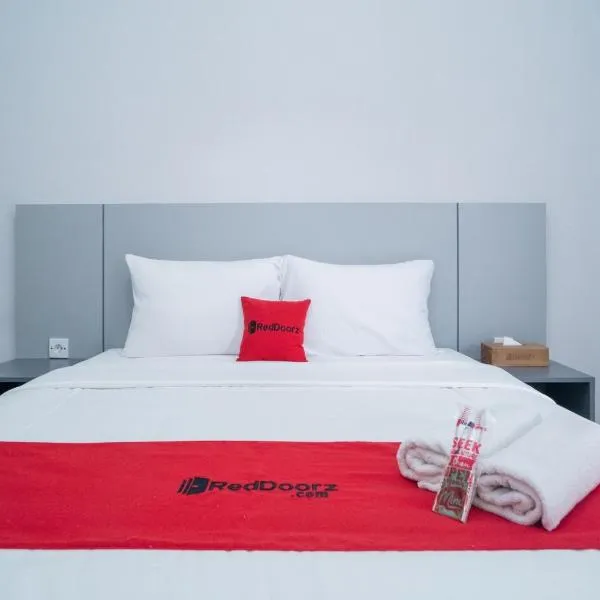RedDoorz @ Jalan Gunung Talang Mahendradatta, hotel v destinaci Kerobokan