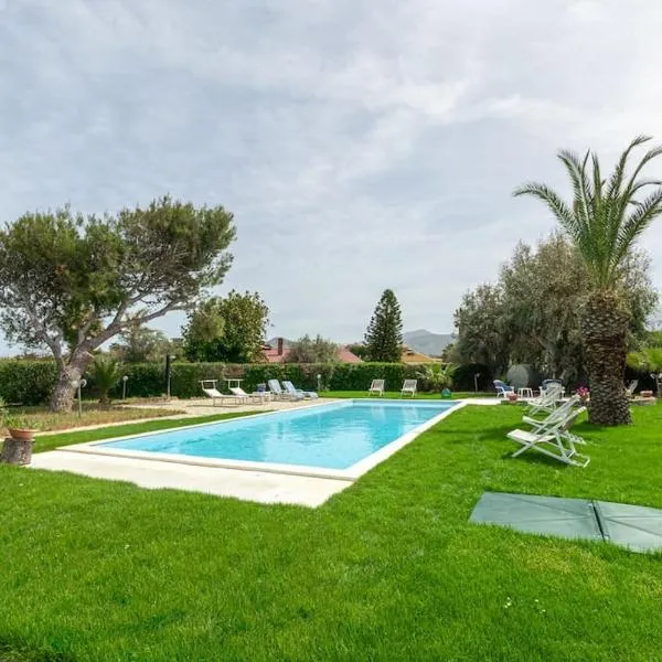 1-Casa sul mare con piscina vicino Cefalù, Hotel in Campofelice di Roccella