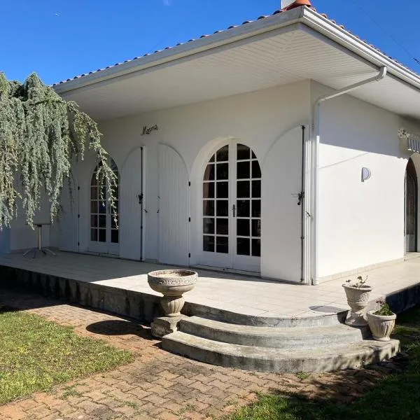 villa Moana andernos – hotel w mieście Andernos-les-Bains
