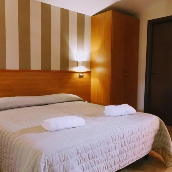 Hotel Piscina La Suite、Privernoのホテル