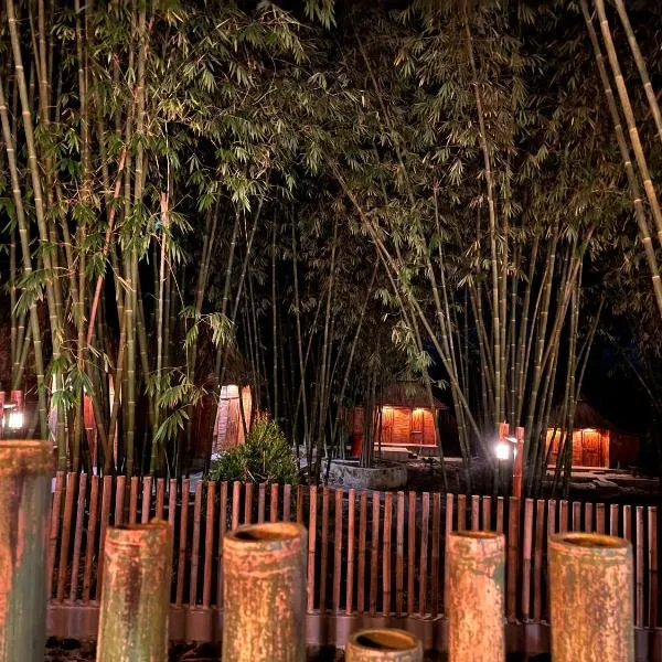Para para cafe & cottage, hotel v destinaci Berastagi