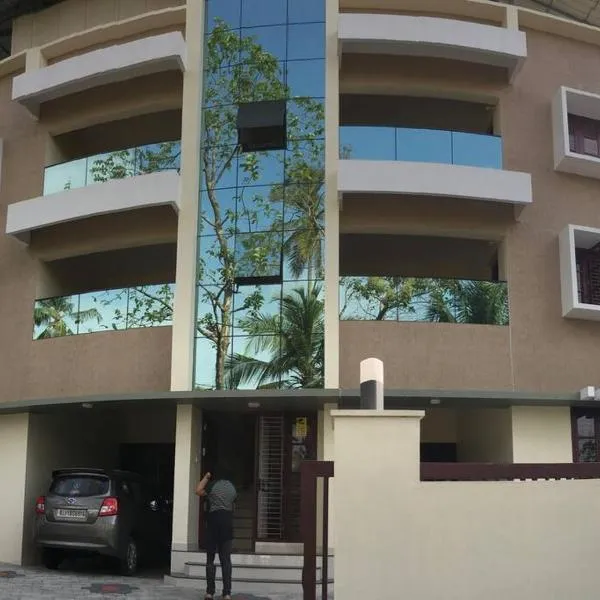 Athrakkattu Enclave 6 Bedroom Luxury Apartment, hotelli kohteessa Nedumangād