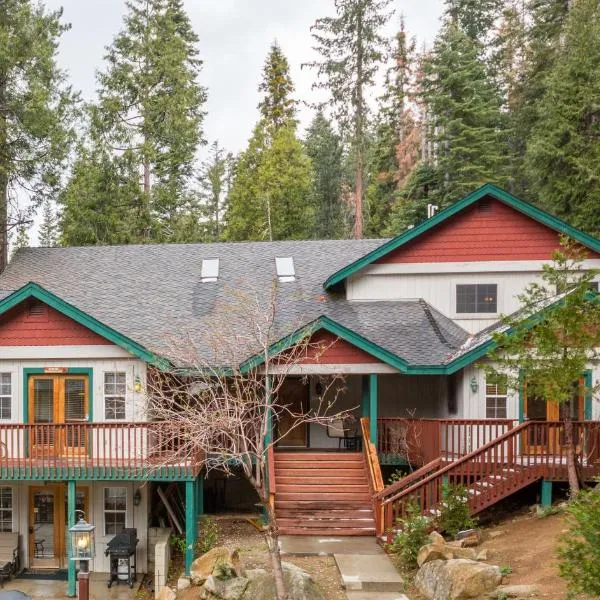 Inside Yosemite Winter Wonderland, hotel in Curry Village