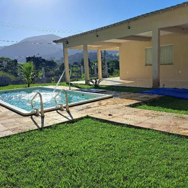 Casa de campo Ar piscina Churrasqueira Saquarema, hotel em Jaconé