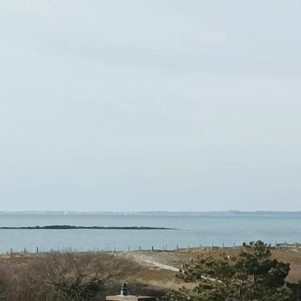 Appartement vue mer exceptionnelle à 100m très belle plage, hotel in Saint-Gildas-de-Rhuys