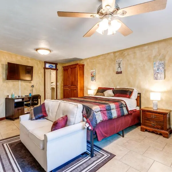 Hide Away Guest House, hotel in Springtown